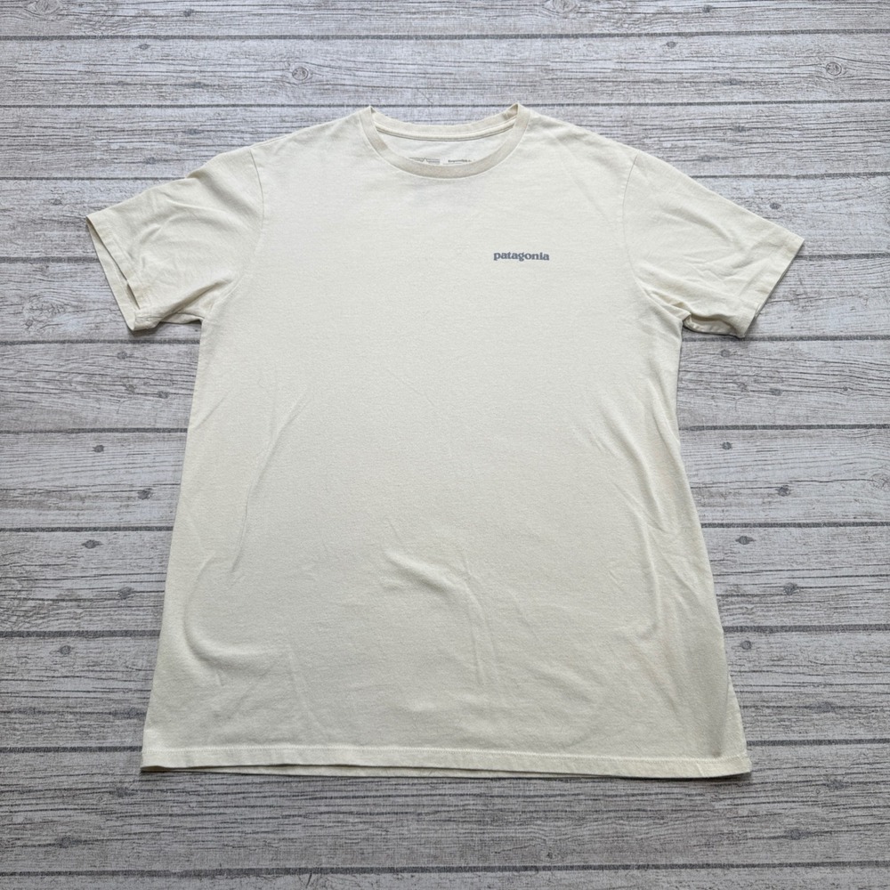 Patagonia Shirt Men's Medium Off White Responsibili-Tee Short Sleeve Athleisure